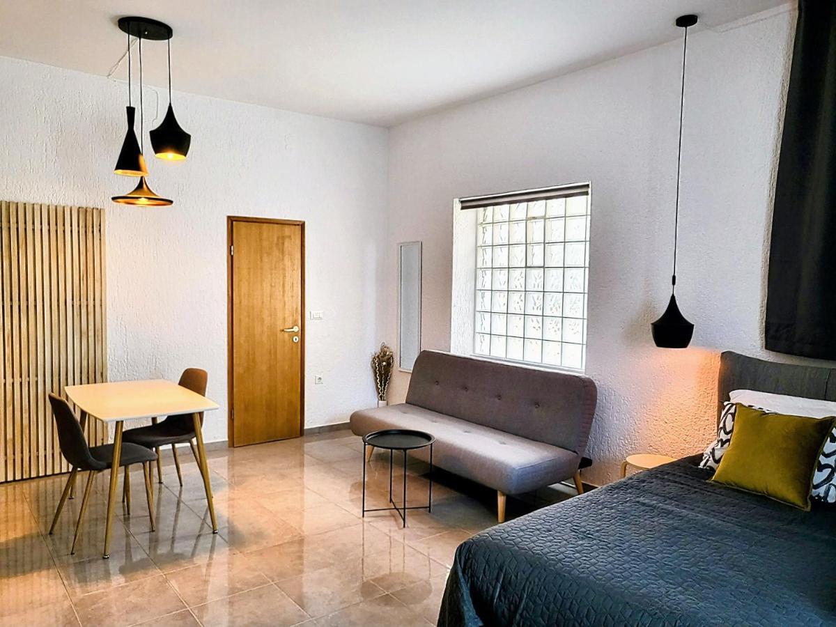 Studio Square Funtana Appartement Buitenkant foto